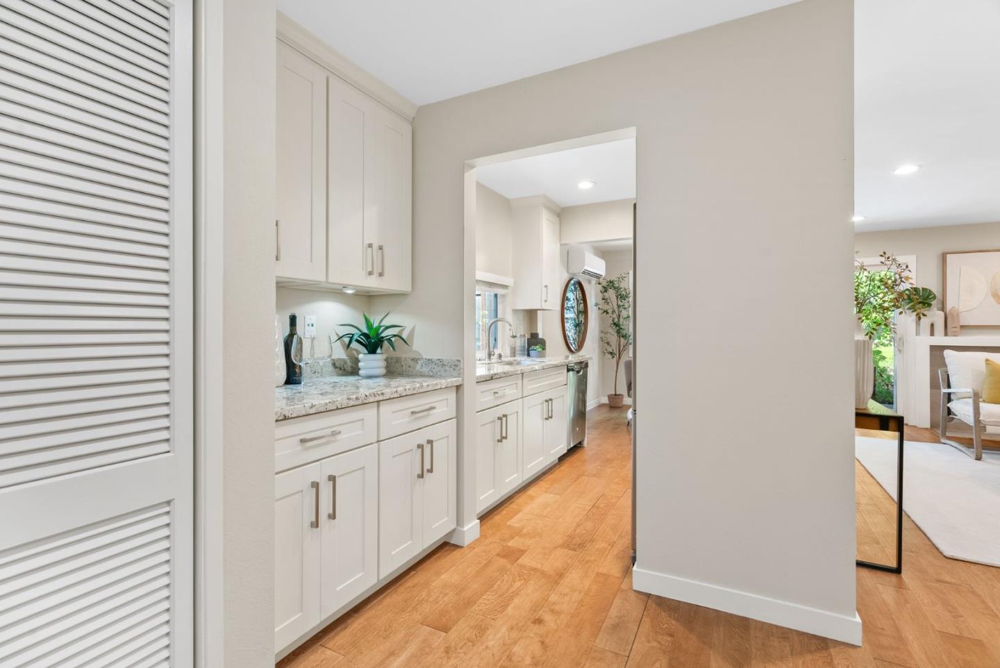 Detail Gallery Image 2 of 29 For 612 Sierra Vista Ave a,  Mountain View,  CA 94043 - 2 Beds | 2/1 Baths