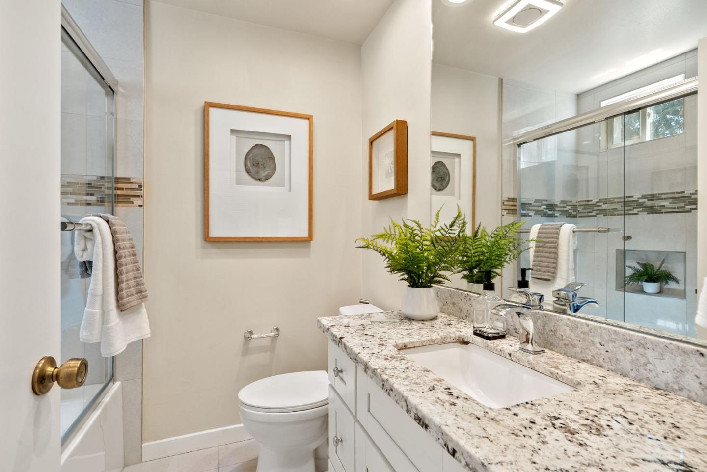 Detail Gallery Image 20 of 29 For 612 Sierra Vista Ave a,  Mountain View,  CA 94043 - 2 Beds | 2/1 Baths