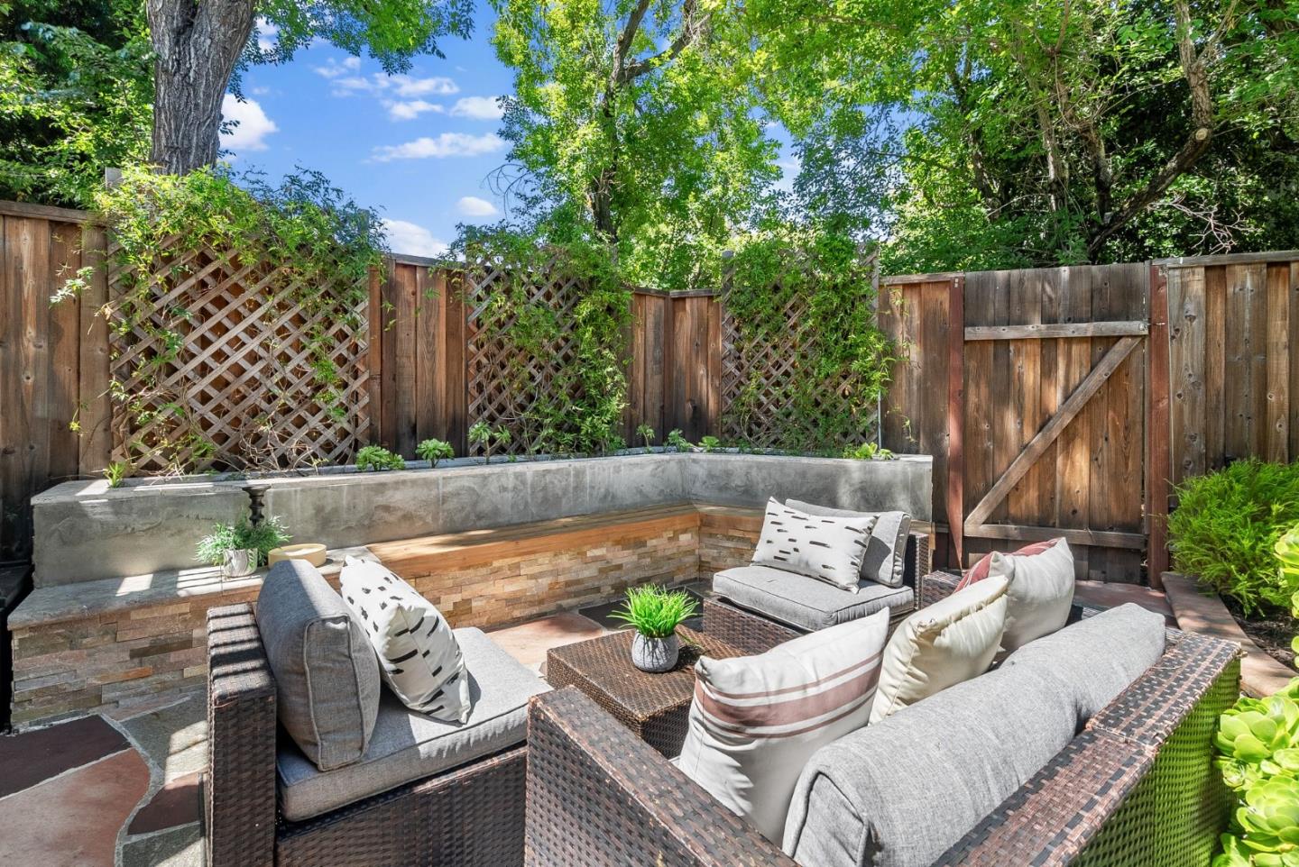 Detail Gallery Image 27 of 29 For 612 Sierra Vista Ave a,  Mountain View,  CA 94043 - 2 Beds | 2/1 Baths
