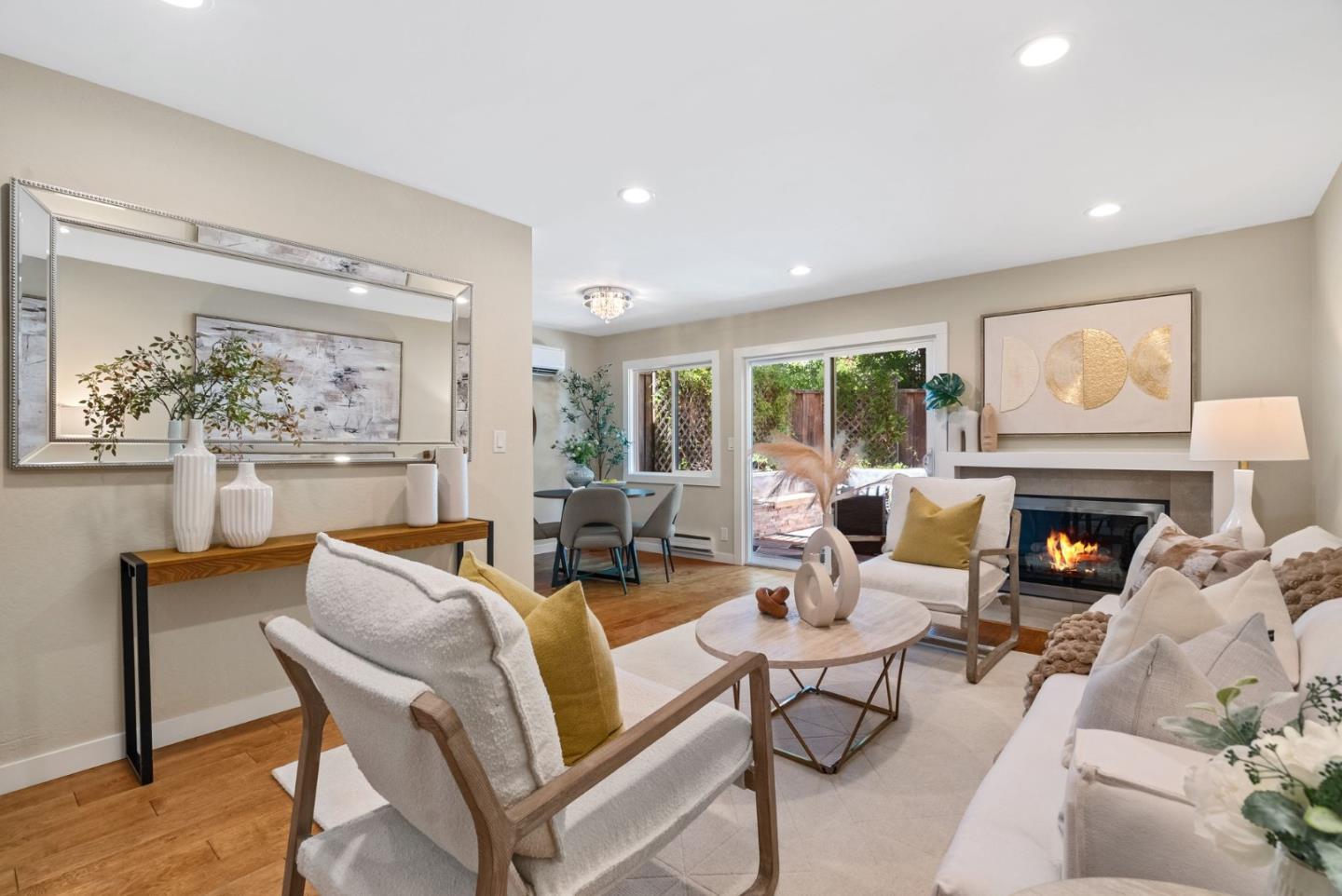 Detail Gallery Image 4 of 29 For 612 Sierra Vista Ave a,  Mountain View,  CA 94043 - 2 Beds | 2/1 Baths