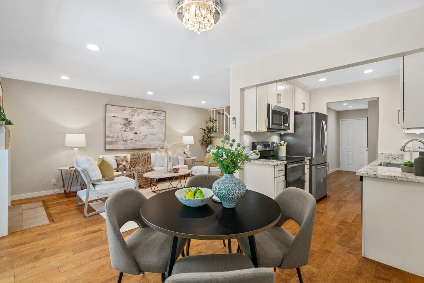 Detail Gallery Image 7 of 29 For 612 Sierra Vista Ave a,  Mountain View,  CA 94043 - 2 Beds | 2/1 Baths