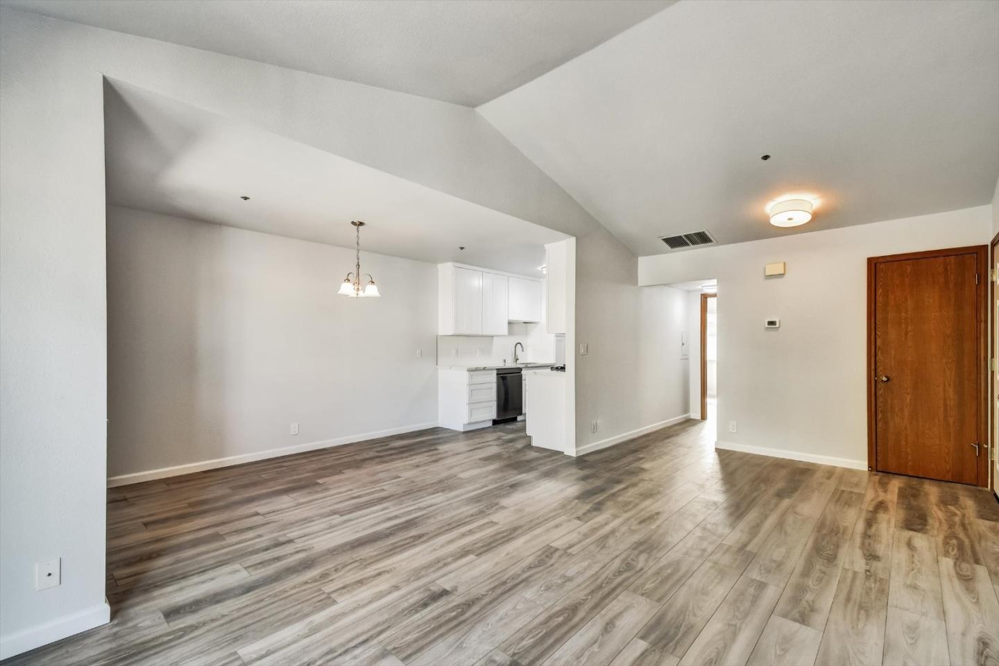Detail Gallery Image 15 of 37 For 1026 San Luis Cir #707,  Daly City,  CA 94014 - 1 Beds | 1 Baths