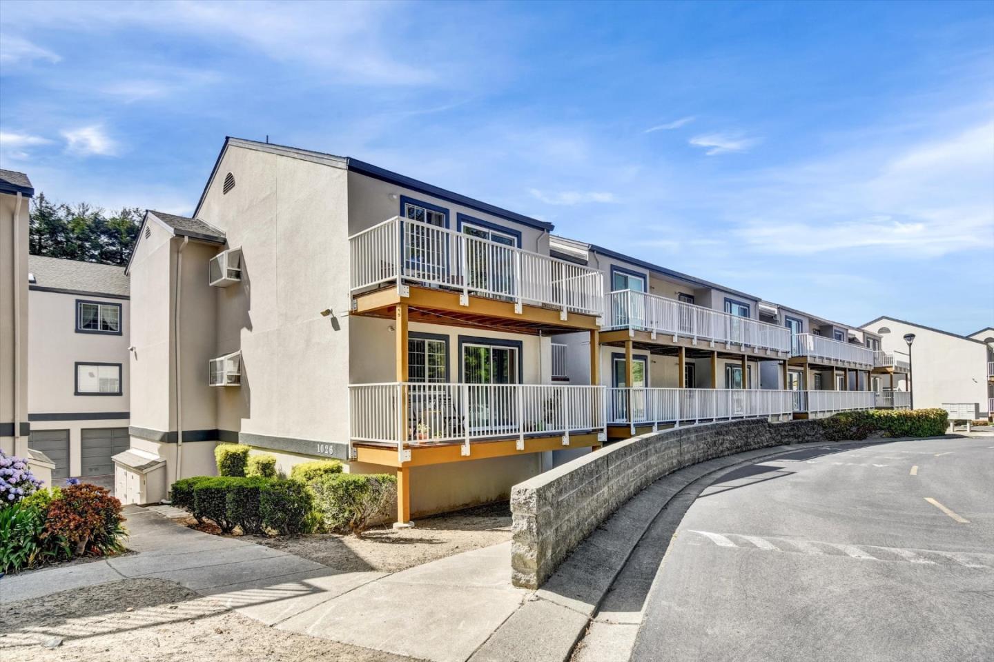 Detail Gallery Image 3 of 37 For 1026 San Luis Cir #707,  Daly City,  CA 94014 - 1 Beds | 1 Baths