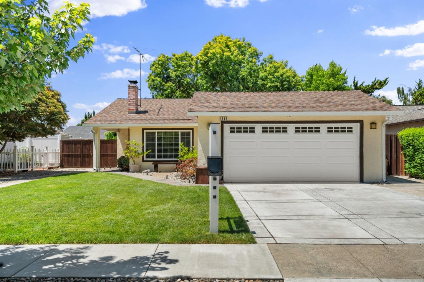 Detail Gallery Image 3 of 46 For 249 Bernal Rd, San Jose,  CA 95119 - 3 Beds | 2 Baths