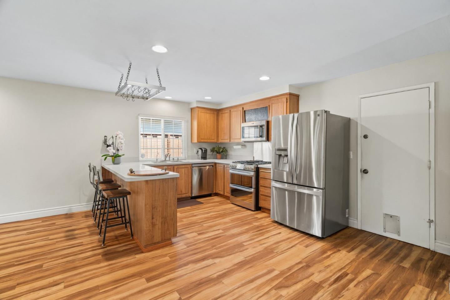 Detail Gallery Image 9 of 46 For 249 Bernal Rd, San Jose,  CA 95119 - 3 Beds | 2 Baths