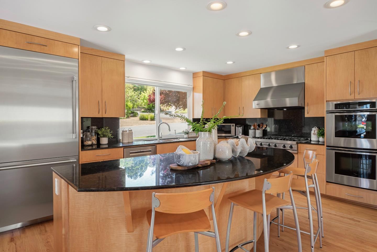 Detail Gallery Image 16 of 51 For 1405 Cedar Pl, Los Altos,  CA 94024 - 3 Beds | 2 Baths
