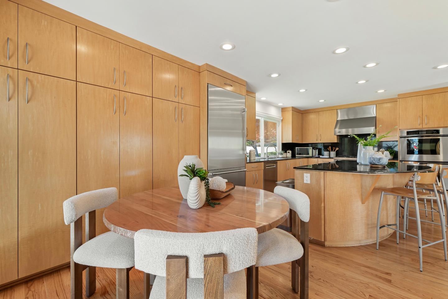 Detail Gallery Image 21 of 51 For 1405 Cedar Pl, Los Altos,  CA 94024 - 3 Beds | 2 Baths