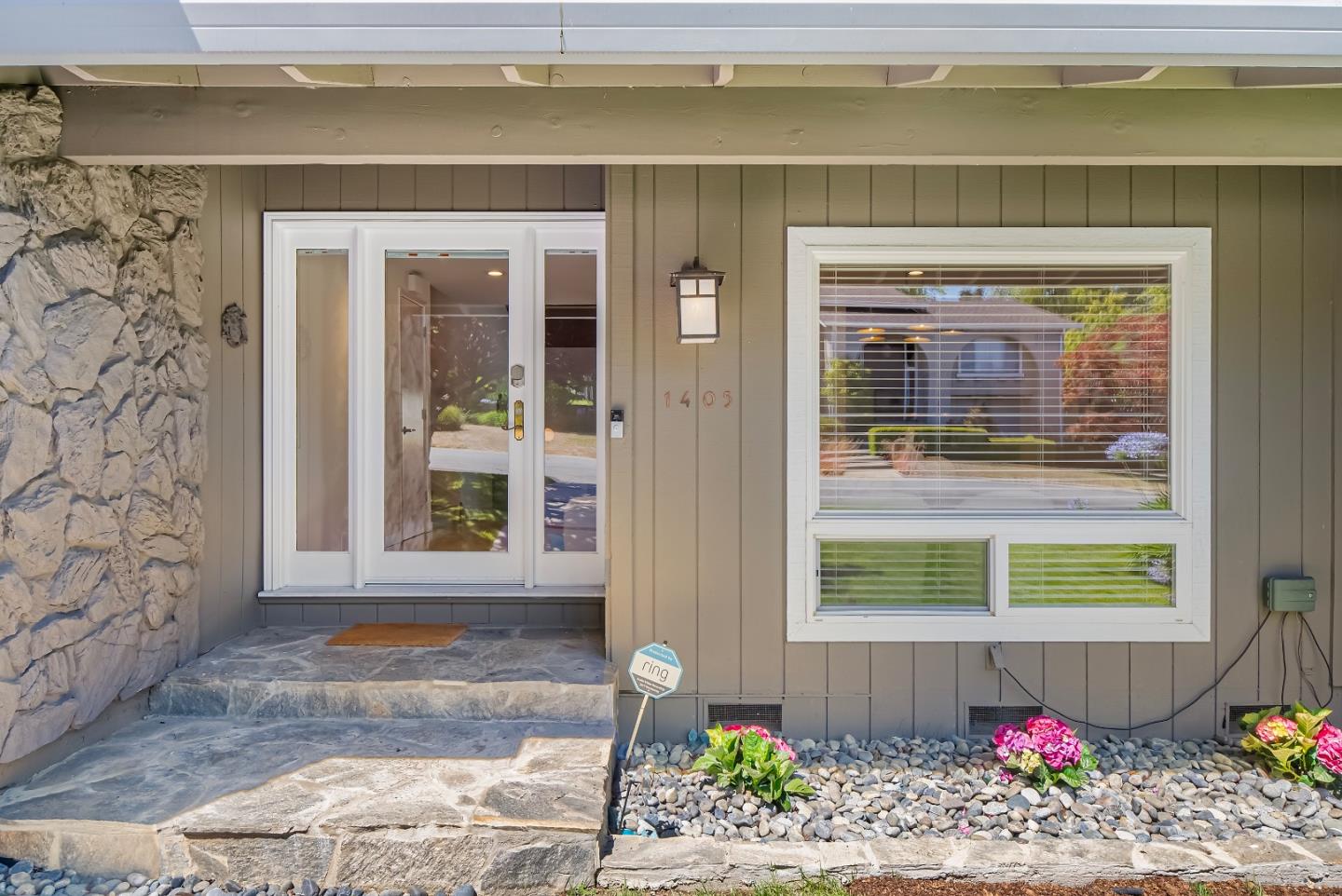 Detail Gallery Image 3 of 51 For 1405 Cedar Pl, Los Altos,  CA 94024 - 3 Beds | 2 Baths
