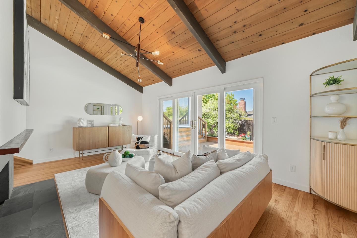 Detail Gallery Image 7 of 51 For 1405 Cedar Pl, Los Altos,  CA 94024 - 3 Beds | 2 Baths
