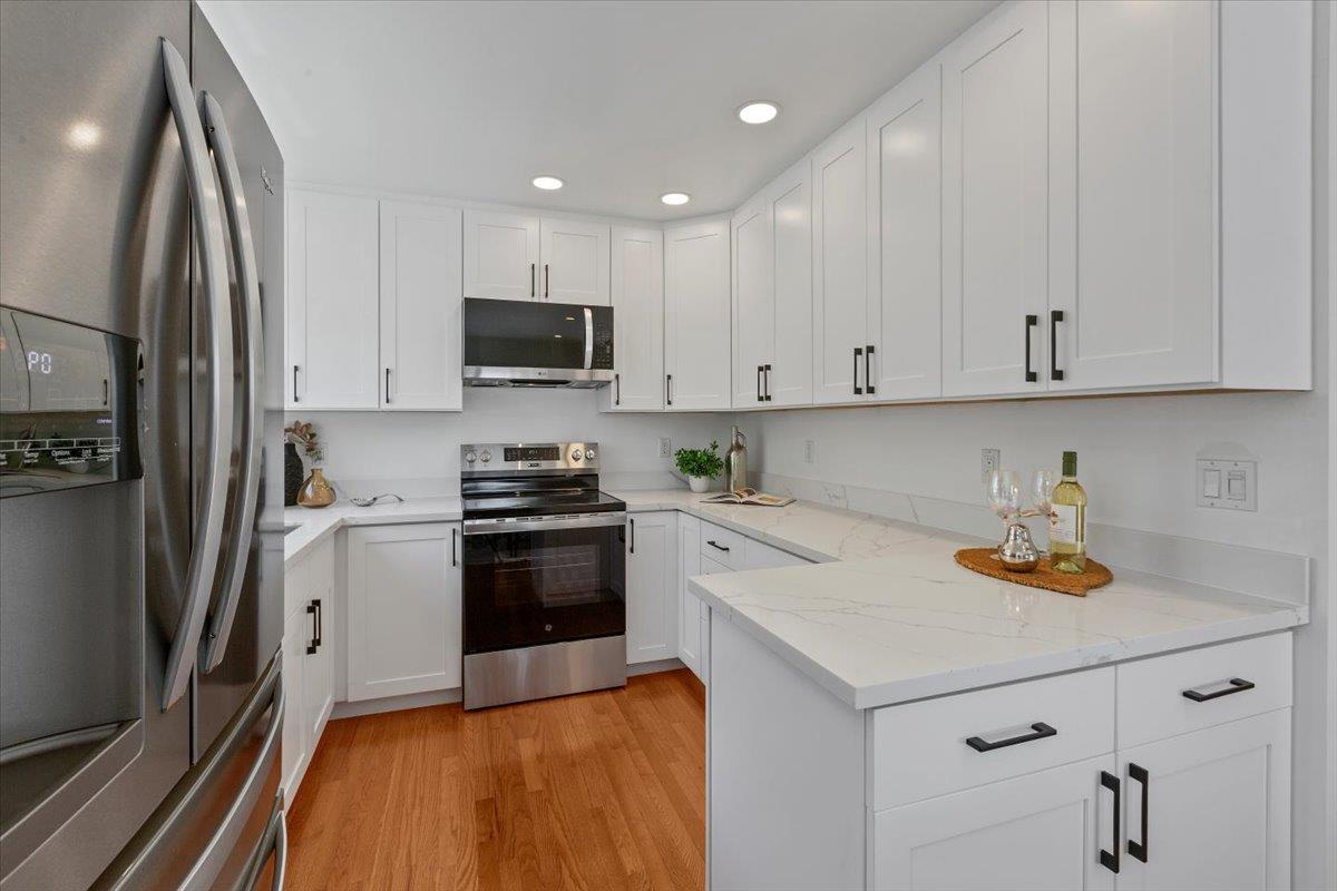 Detail Gallery Image 14 of 38 For 1141 Fairview Ave, Redwood City,  CA 94061 - 3 Beds | 2 Baths