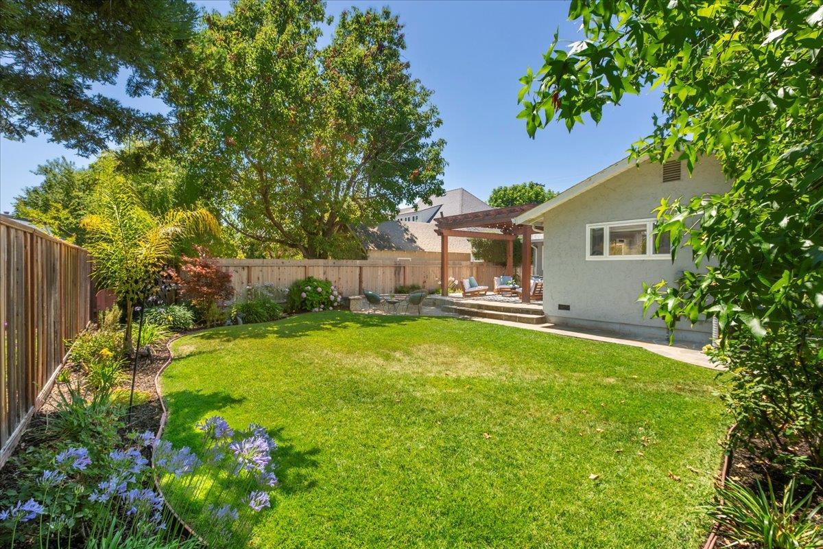 Detail Gallery Image 33 of 38 For 1141 Fairview Ave, Redwood City,  CA 94061 - 3 Beds | 2 Baths