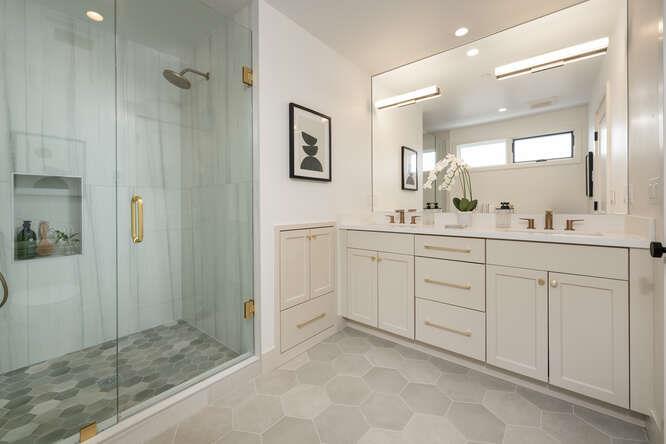 Detail Gallery Image 11 of 24 For 782 Elm St a,  San Carlos,  CA 94070 - 4 Beds | 3/1 Baths
