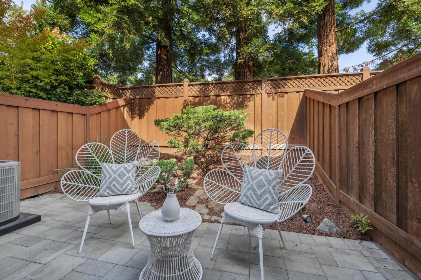 Detail Gallery Image 11 of 12 For 600 Willow Rd #6,  Menlo Park,  CA 94025 - 2 Beds | 2/1 Baths