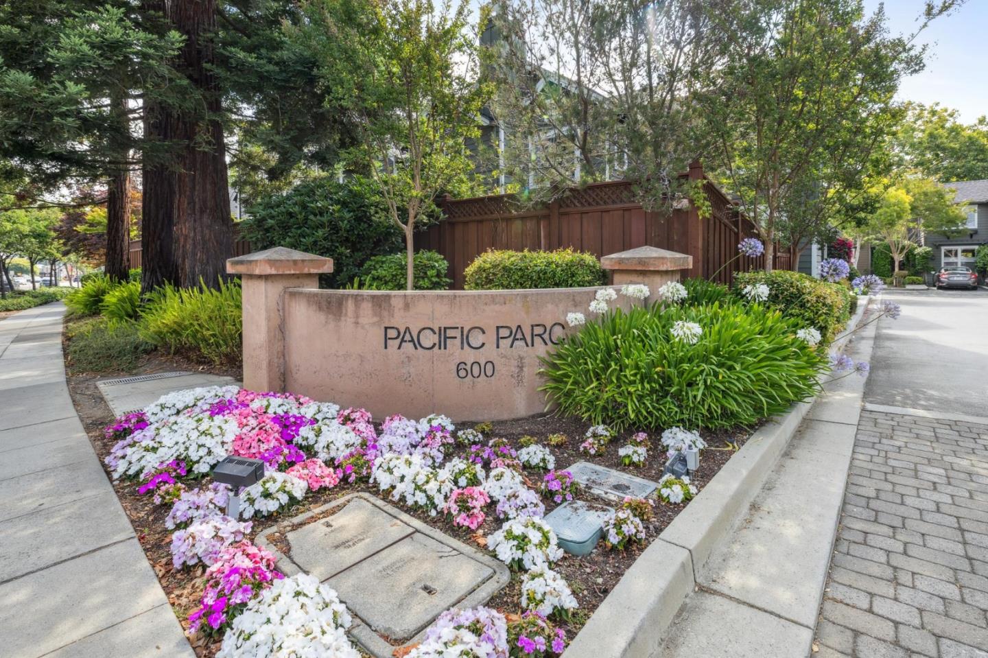 Detail Gallery Image 12 of 12 For 600 Willow Rd #6,  Menlo Park,  CA 94025 - 2 Beds | 2/1 Baths