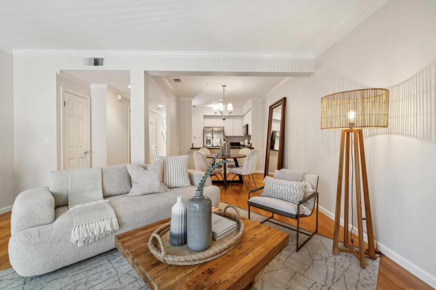 Detail Gallery Image 2 of 12 For 600 Willow Rd #6,  Menlo Park,  CA 94025 - 2 Beds | 2/1 Baths