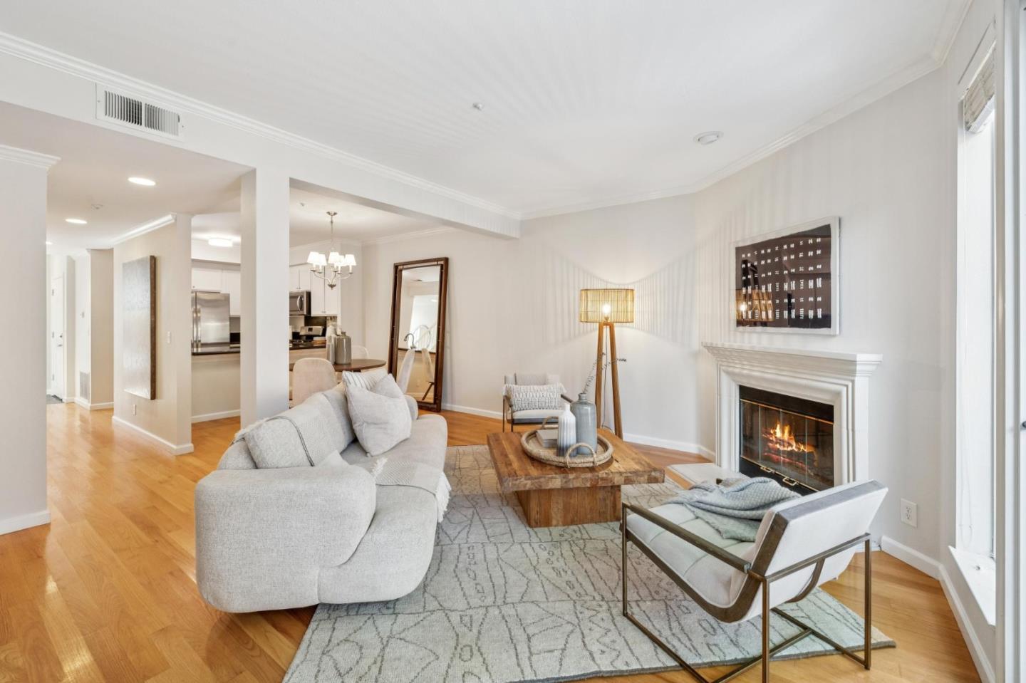 Detail Gallery Image 3 of 12 For 600 Willow Rd #6,  Menlo Park,  CA 94025 - 2 Beds | 2/1 Baths