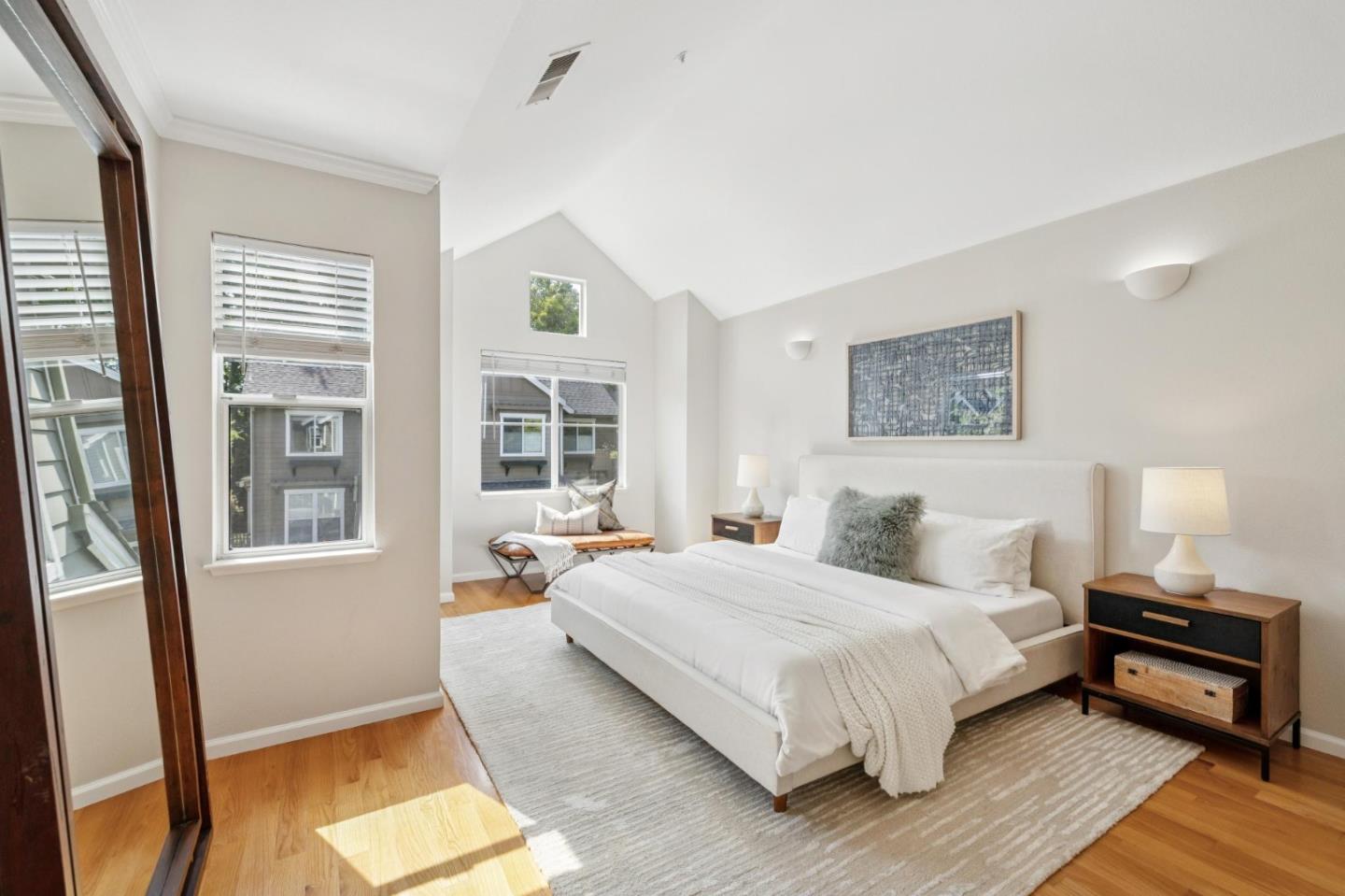 Detail Gallery Image 6 of 12 For 600 Willow Rd #6,  Menlo Park,  CA 94025 - 2 Beds | 2/1 Baths