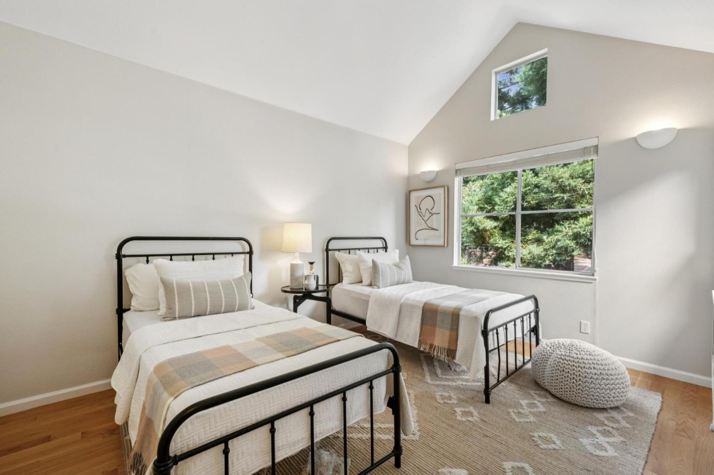 Detail Gallery Image 8 of 12 For 600 Willow Rd #6,  Menlo Park,  CA 94025 - 2 Beds | 2/1 Baths