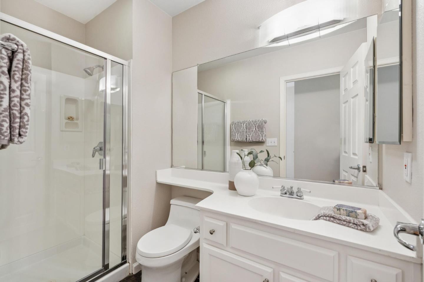 Detail Gallery Image 9 of 12 For 600 Willow Rd #6,  Menlo Park,  CA 94025 - 2 Beds | 2/1 Baths