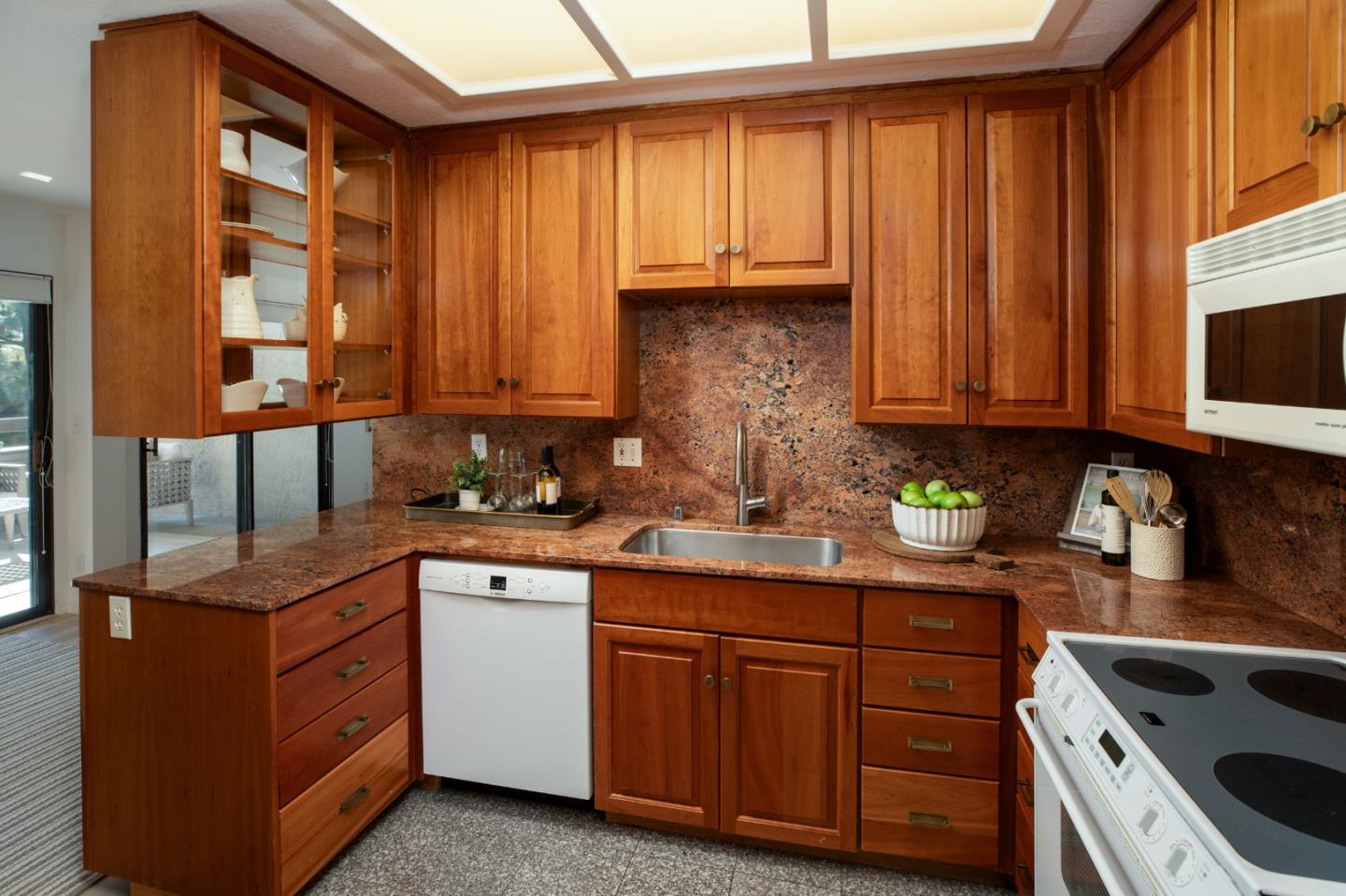 Detail Gallery Image 7 of 26 For 1290 Sharon Park Dr #47,  Menlo Park,  CA 94025 - 2 Beds | 2 Baths