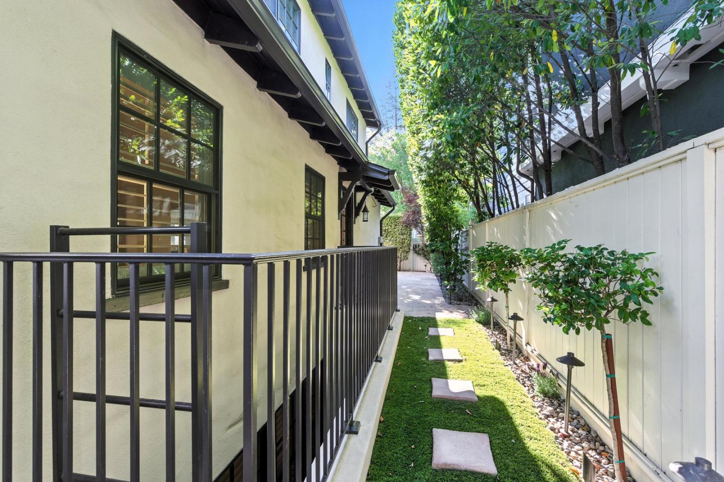 Detail Gallery Image 4 of 32 For 16897 Mitchell Ave, Los Gatos,  CA 95032 - 4 Beds | 4/1 Baths