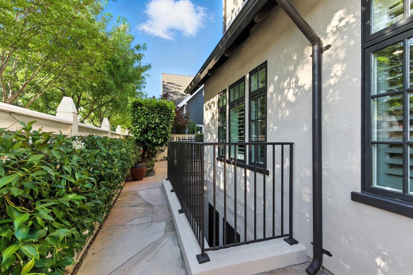 Detail Gallery Image 5 of 32 For 16897 Mitchell Ave, Los Gatos,  CA 95032 - 4 Beds | 4/1 Baths