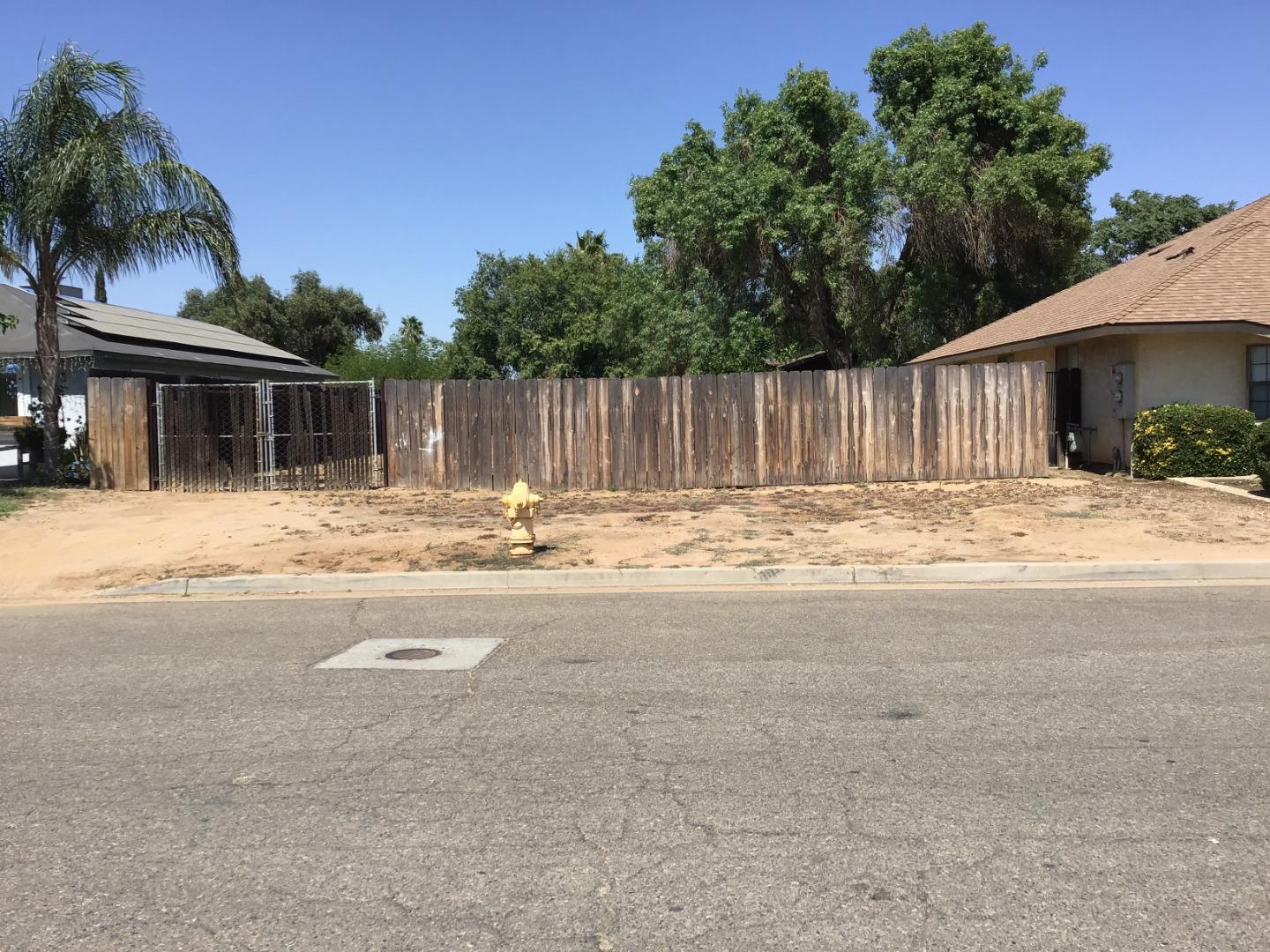 Detail Gallery Image 2 of 15 For 413 Fig St, Madera,  CA 93638 - 4 Beds | 2 Baths