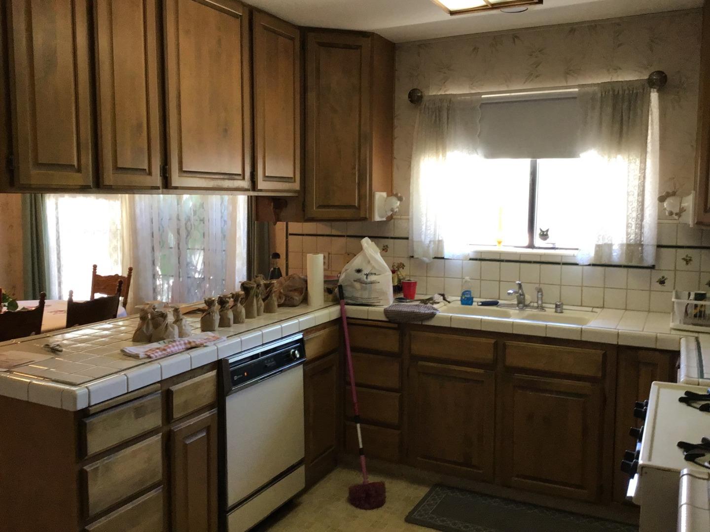 Detail Gallery Image 8 of 15 For 413 Fig St, Madera,  CA 93638 - 4 Beds | 2 Baths