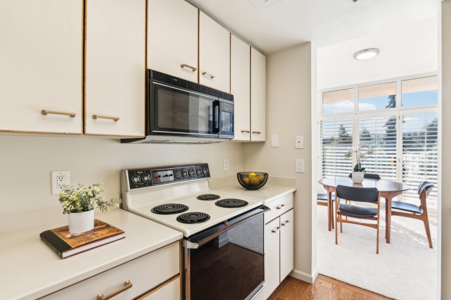 Detail Gallery Image 5 of 15 For 1 Baldwin Ave #510,  San Mateo,  CA 94401 - 2 Beds | 2 Baths