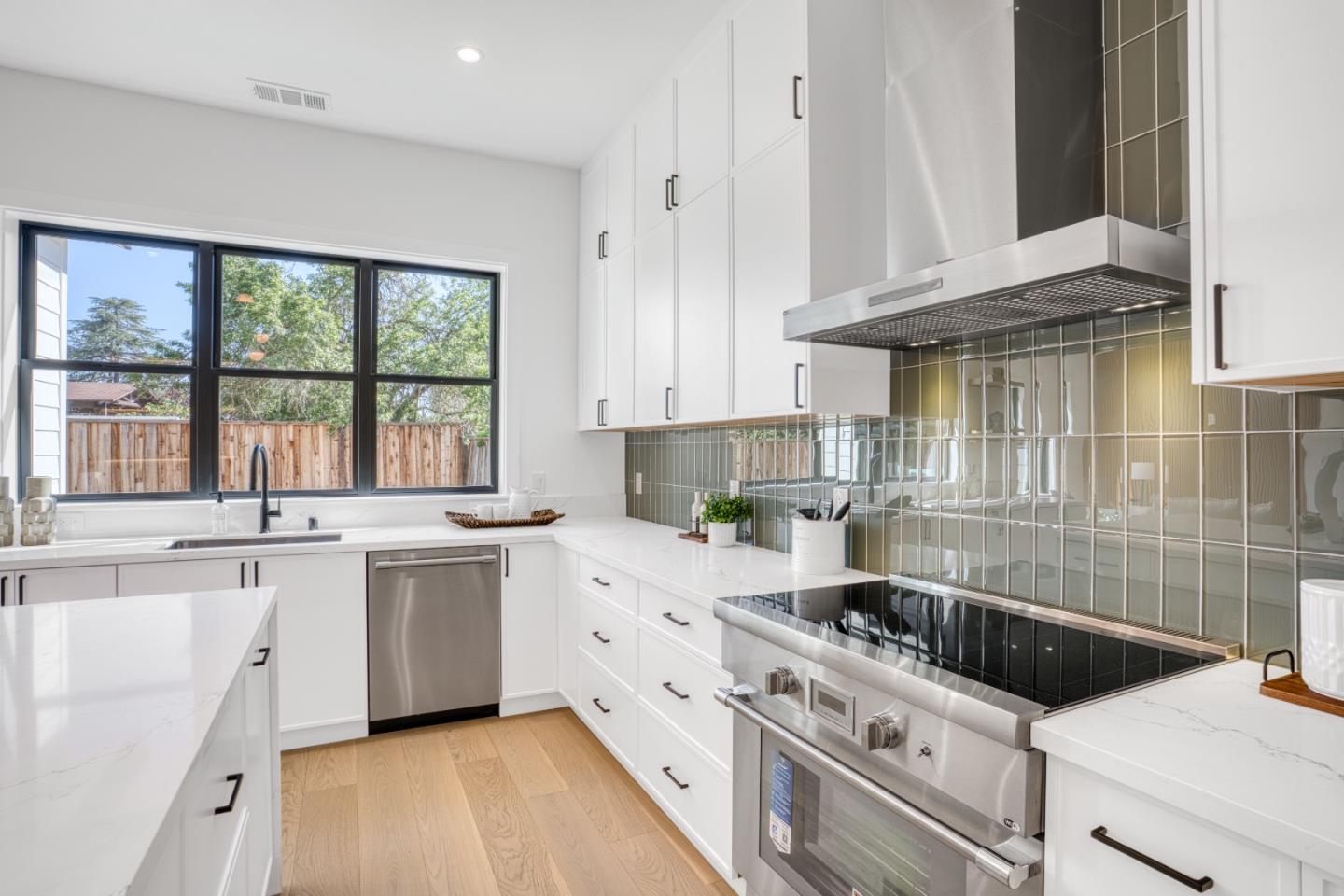 Detail Gallery Image 9 of 44 For 1270 W Hacienda Ave, Campbell,  CA 95008 - 5 Beds | 4 Baths