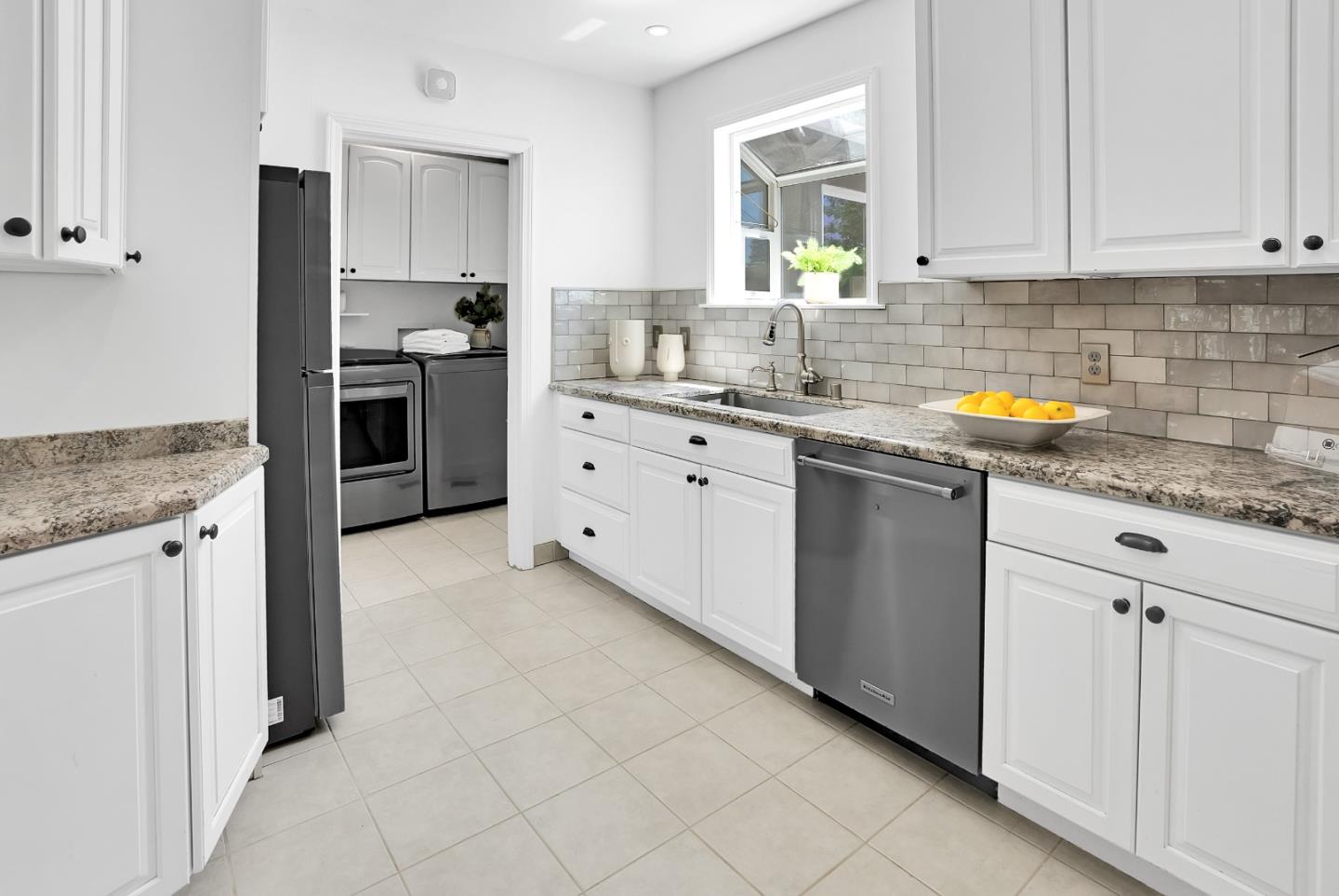 Detail Gallery Image 11 of 45 For 2653 Brewster Ave, Redwood City,  CA 94062 - 2 Beds | 1/1 Baths