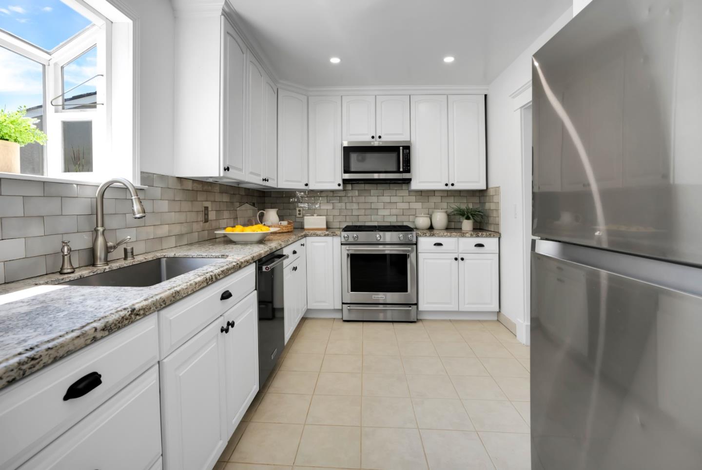 Detail Gallery Image 12 of 45 For 2653 Brewster Ave, Redwood City,  CA 94062 - 2 Beds | 1/1 Baths