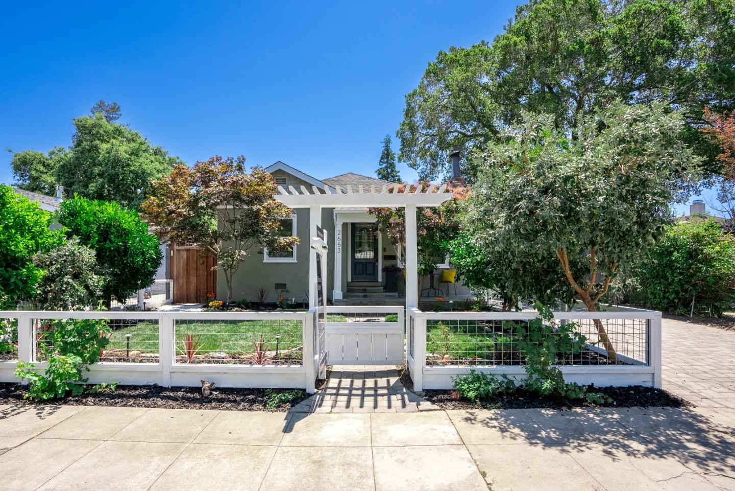 Detail Gallery Image 2 of 45 For 2653 Brewster Ave, Redwood City,  CA 94062 - 2 Beds | 1/1 Baths