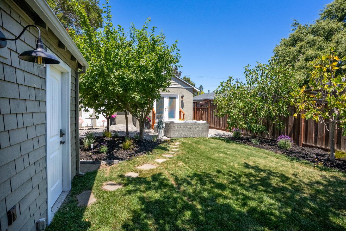 Detail Gallery Image 33 of 45 For 2653 Brewster Ave, Redwood City,  CA 94062 - 2 Beds | 1/1 Baths