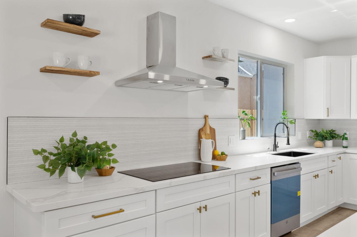 Detail Gallery Image 14 of 49 For 466 N 18th St, San Jose,  CA 95112 - 5 Beds | 4 Baths