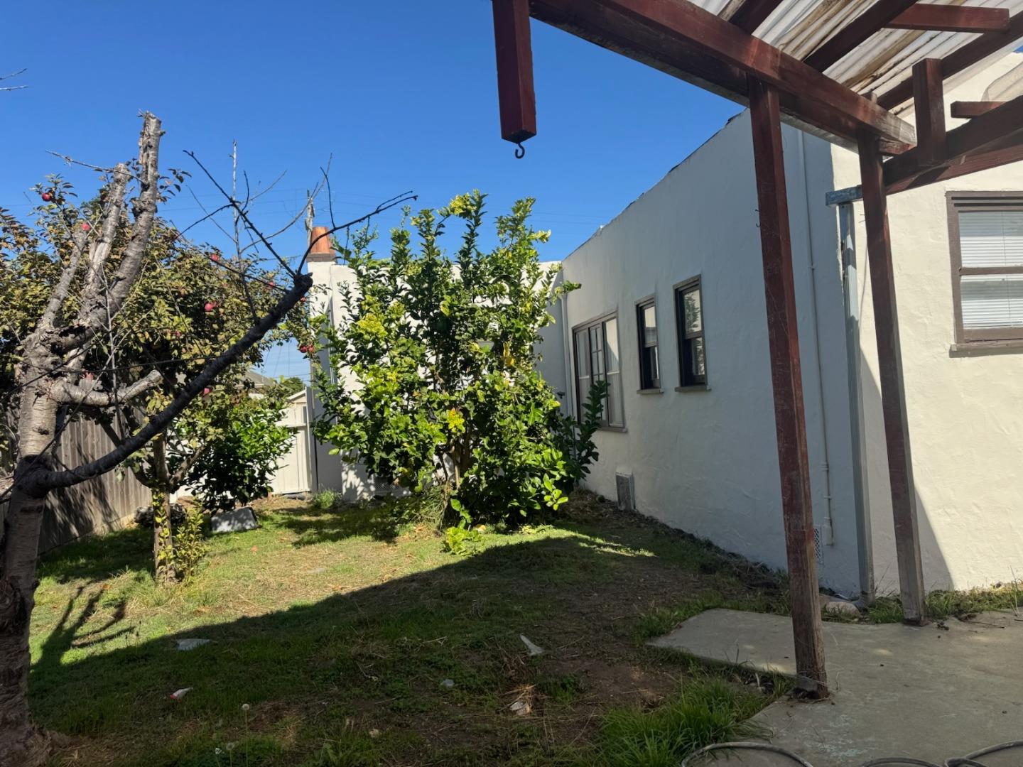 Detail Gallery Image 7 of 17 For 54 Katherine Ave, Salinas,  CA 93901 - 2 Beds | 1/1 Baths