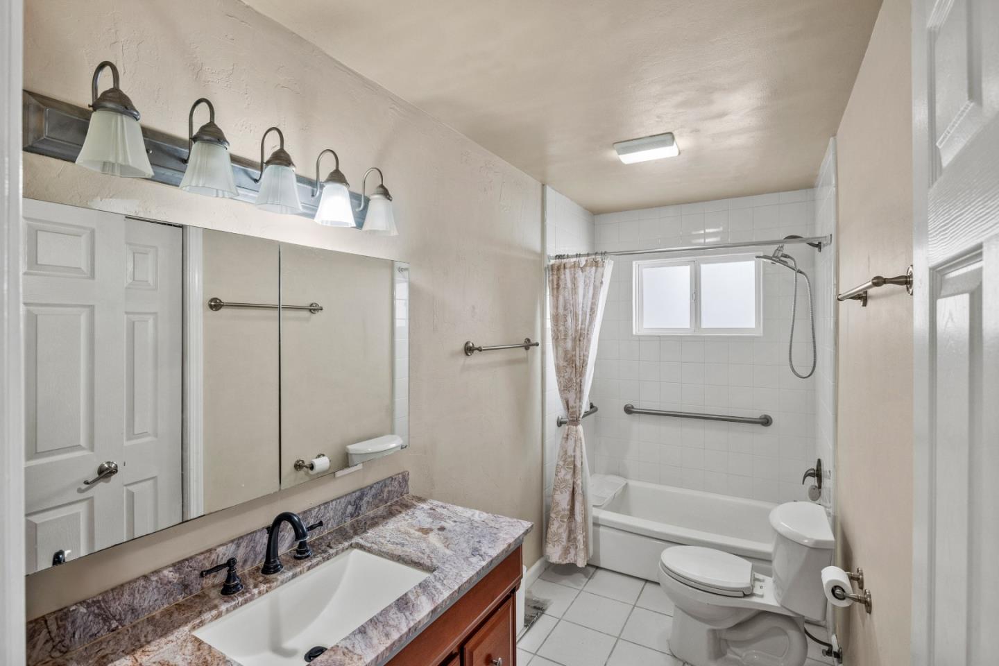 Detail Gallery Image 10 of 32 For 3248 Fitzgerald Cir, Marina,  CA 93933 - 5 Beds | 3 Baths