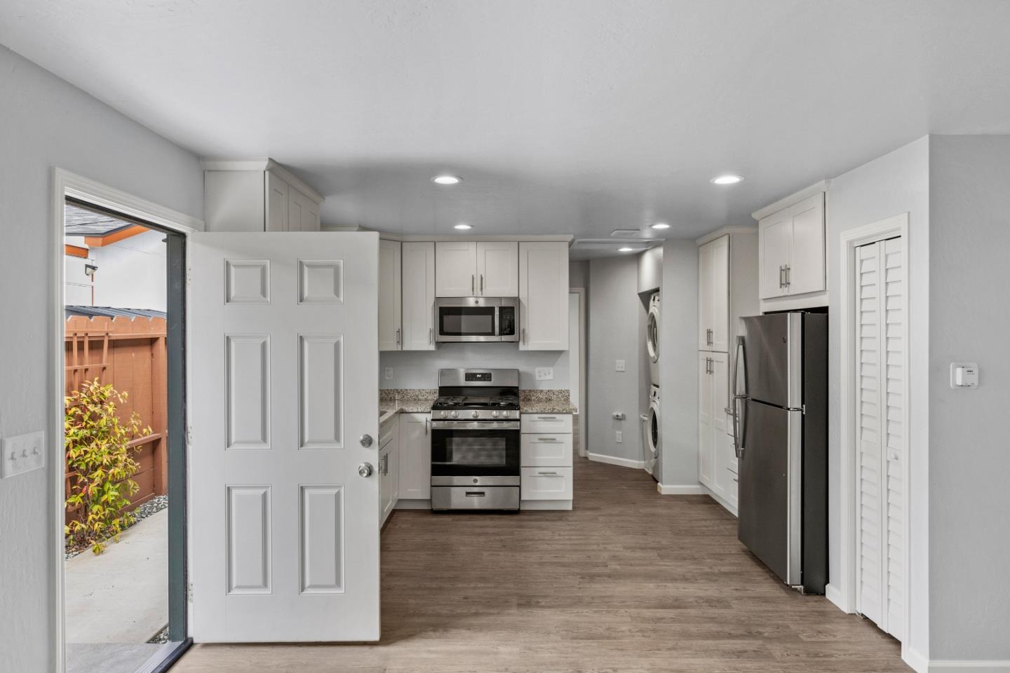 Detail Gallery Image 18 of 32 For 3248 Fitzgerald Cir, Marina,  CA 93933 - 5 Beds | 3 Baths