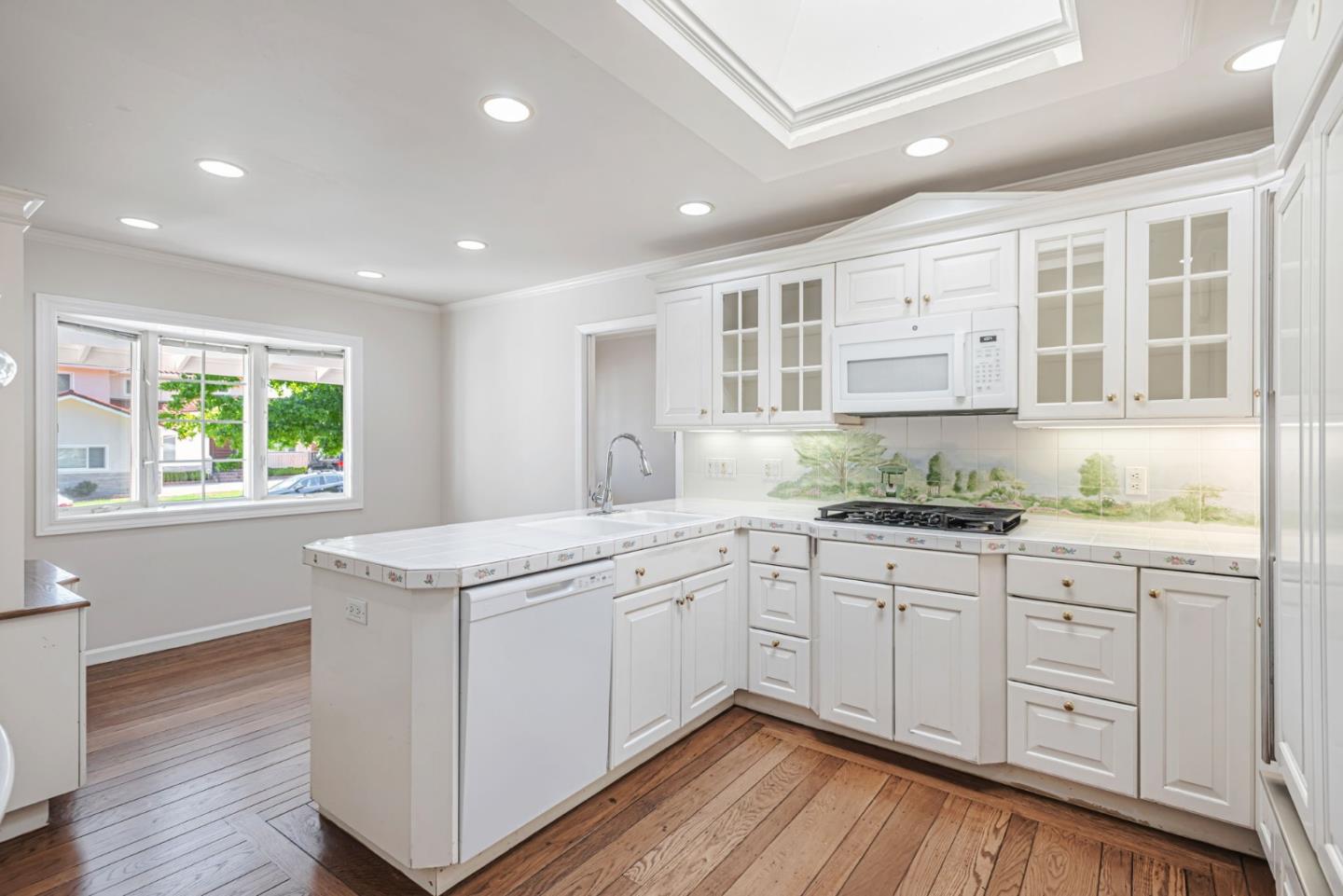Detail Gallery Image 13 of 32 For 329 Castenada Dr, Millbrae,  CA 94030 - 3 Beds | 2 Baths