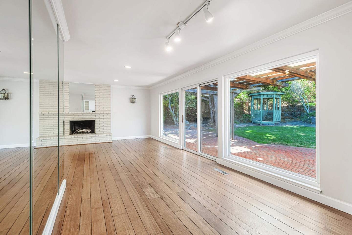 Detail Gallery Image 16 of 32 For 329 Castenada Dr, Millbrae,  CA 94030 - 3 Beds | 2 Baths