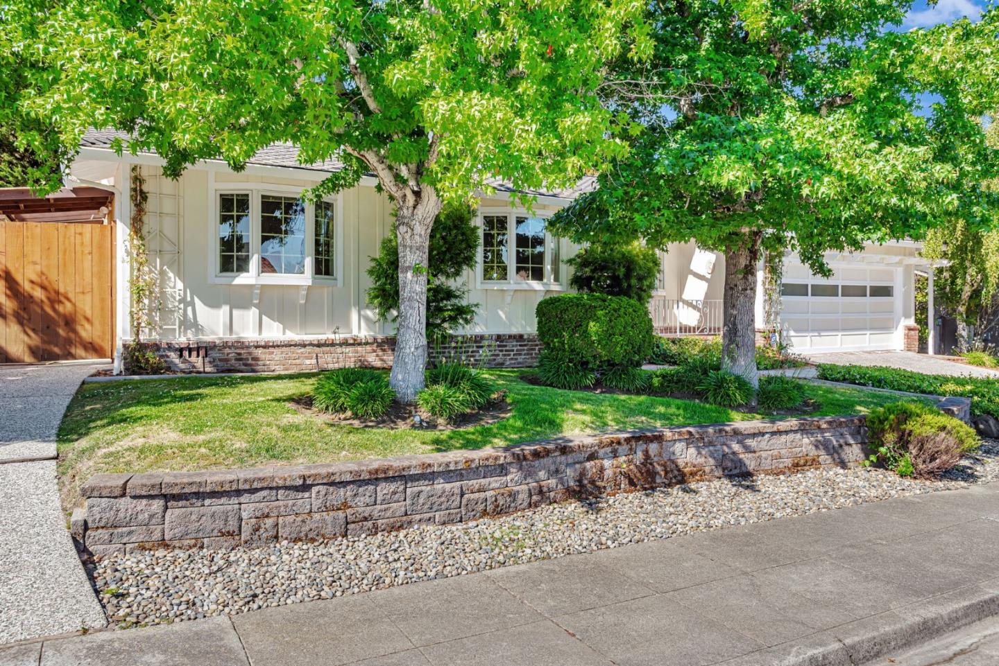 Detail Gallery Image 2 of 32 For 329 Castenada Dr, Millbrae,  CA 94030 - 3 Beds | 2 Baths
