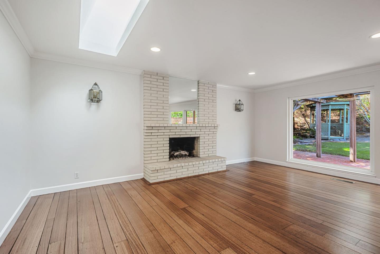 Detail Gallery Image 4 of 32 For 329 Castenada Dr, Millbrae,  CA 94030 - 3 Beds | 2 Baths