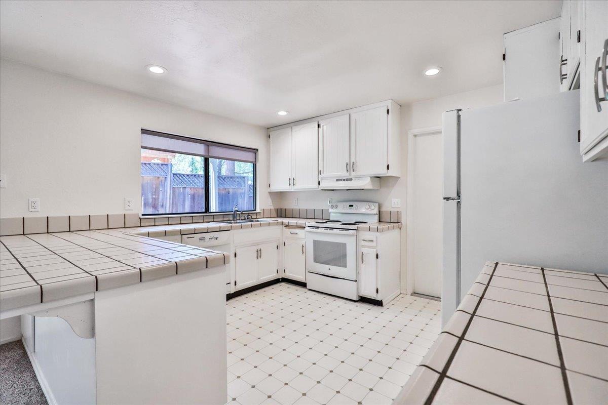 Detail Gallery Image 11 of 36 For 17839 Norlene Way, Grass Valley,  CA 95949 - 3 Beds | 2 Baths