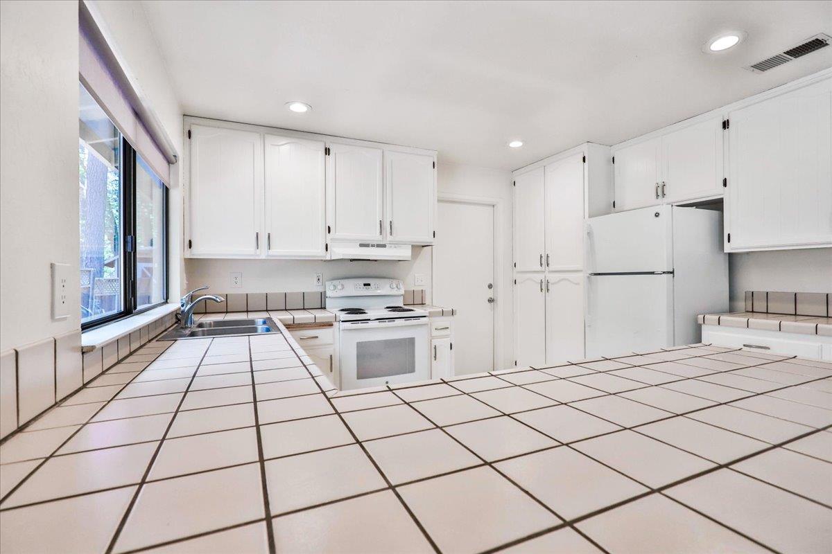 Detail Gallery Image 12 of 36 For 17839 Norlene Way, Grass Valley,  CA 95949 - 3 Beds | 2 Baths
