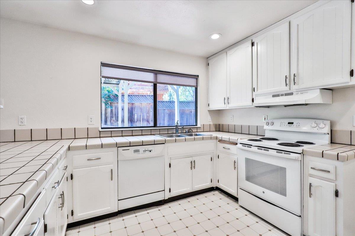 Detail Gallery Image 13 of 36 For 17839 Norlene Way, Grass Valley,  CA 95949 - 3 Beds | 2 Baths