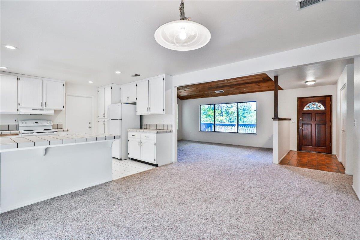 Detail Gallery Image 8 of 36 For 17839 Norlene Way, Grass Valley,  CA 95949 - 3 Beds | 2 Baths
