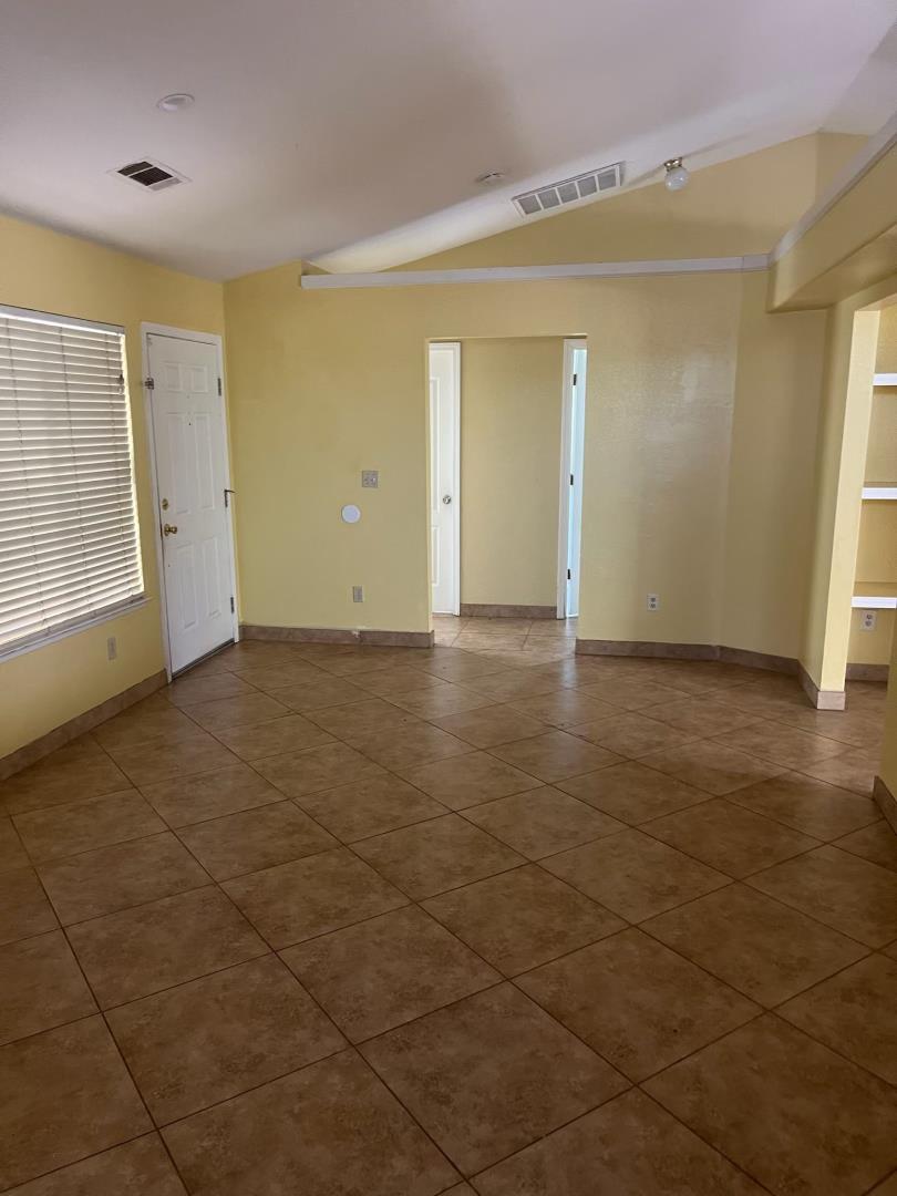 Detail Gallery Image 3 of 22 For 1805 Nisperos St, Stockton,  CA 95206 - 4 Beds | 2 Baths