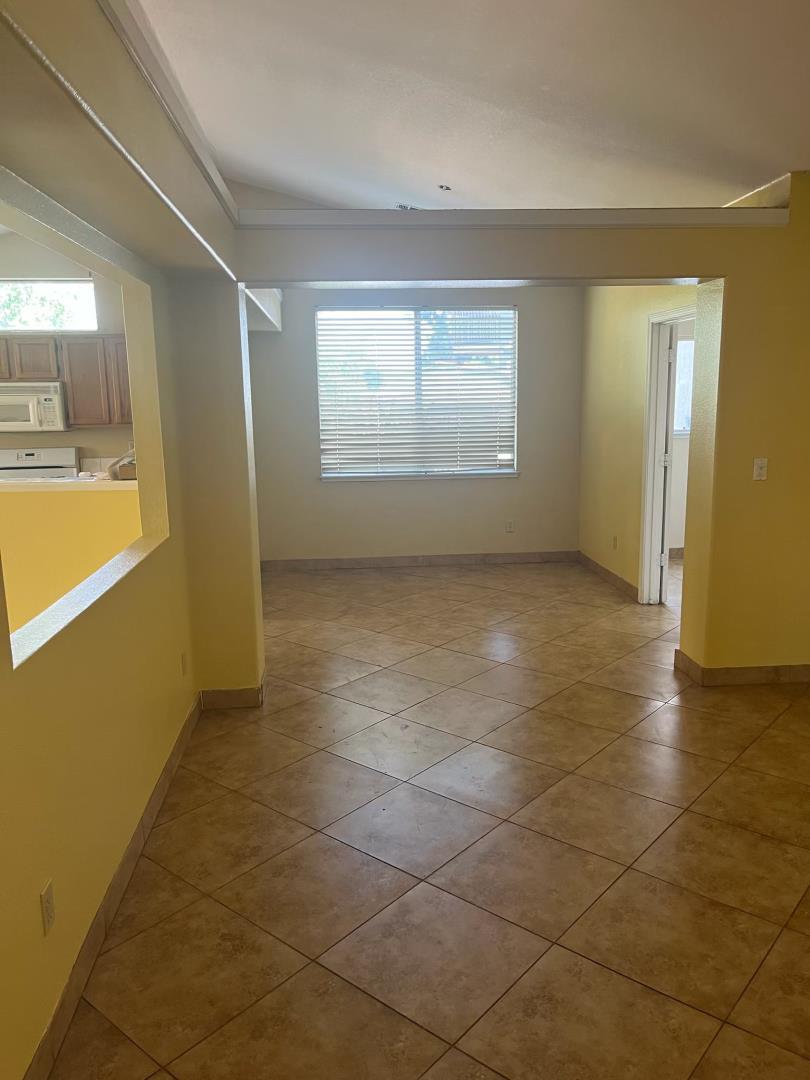 Detail Gallery Image 4 of 22 For 1805 Nisperos St, Stockton,  CA 95206 - 4 Beds | 2 Baths