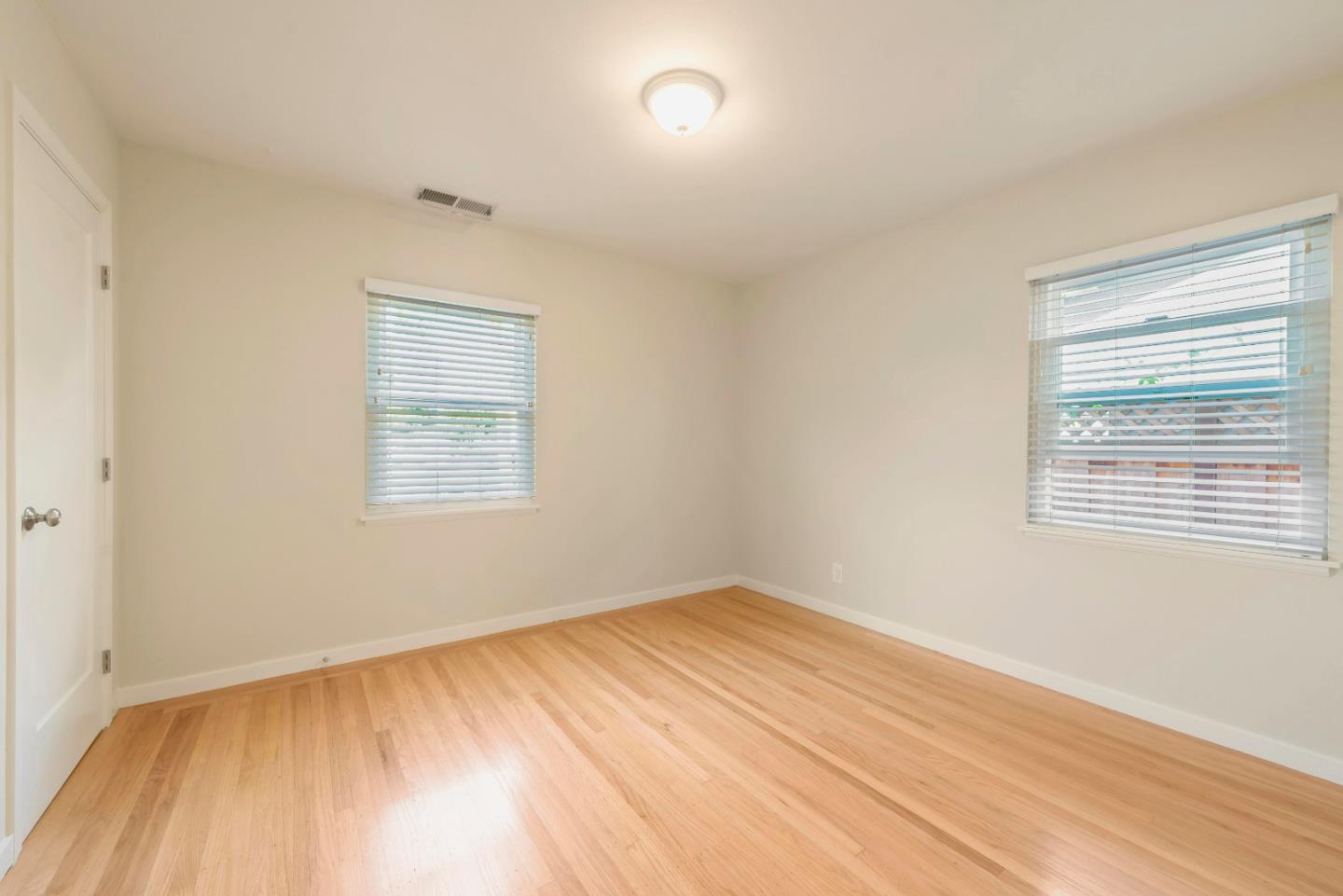Detail Gallery Image 16 of 47 For 560 6th Ave, Menlo Park,  CA 94025 - 3 Beds | 2 Baths