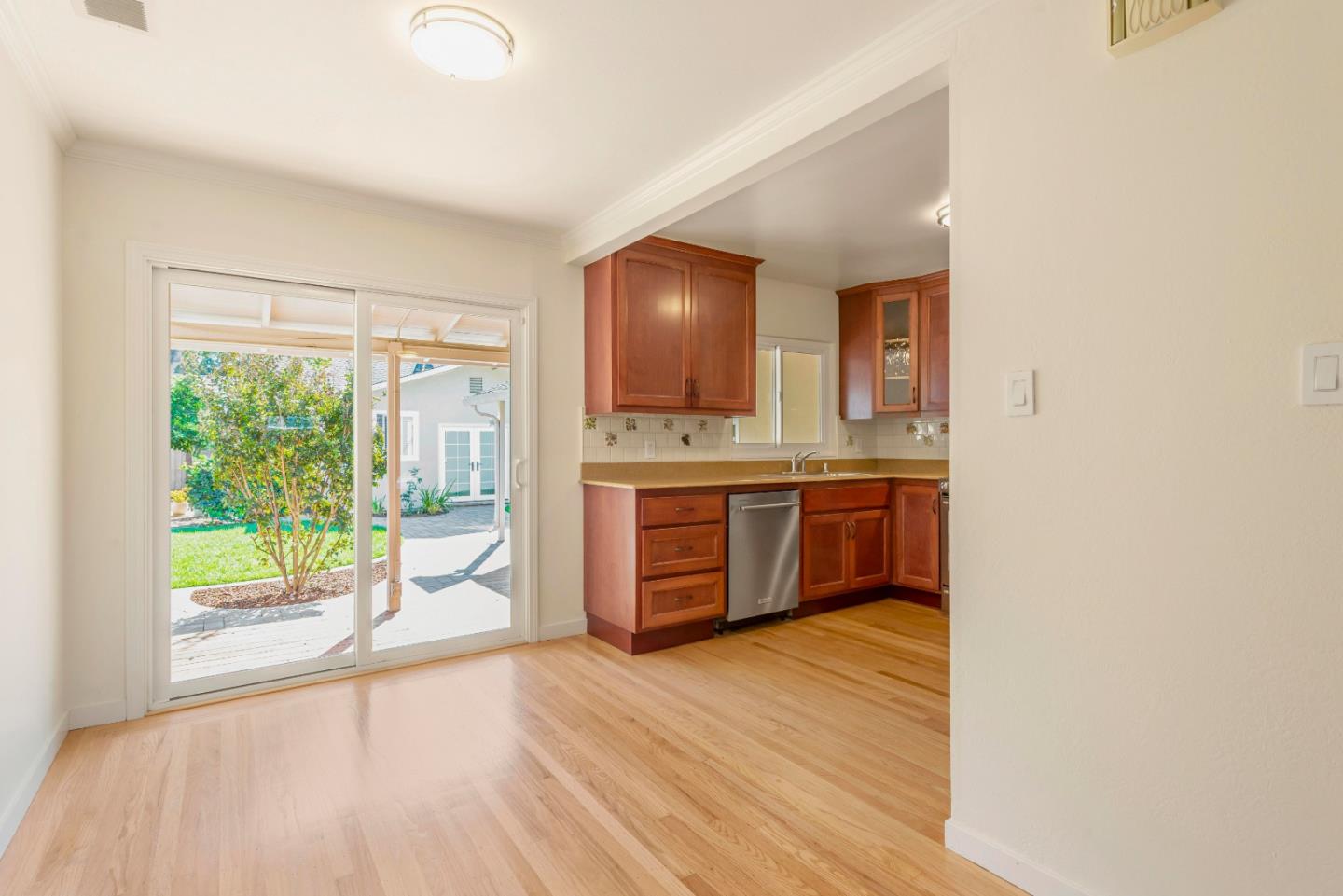 Detail Gallery Image 18 of 47 For 560 6th Ave, Menlo Park,  CA 94025 - 3 Beds | 2 Baths